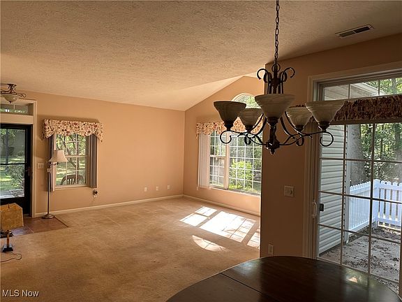 3rd image of 10 Hunter's Woods Blvd #B