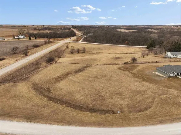 2819 W Dr, Parnell, IA 52325