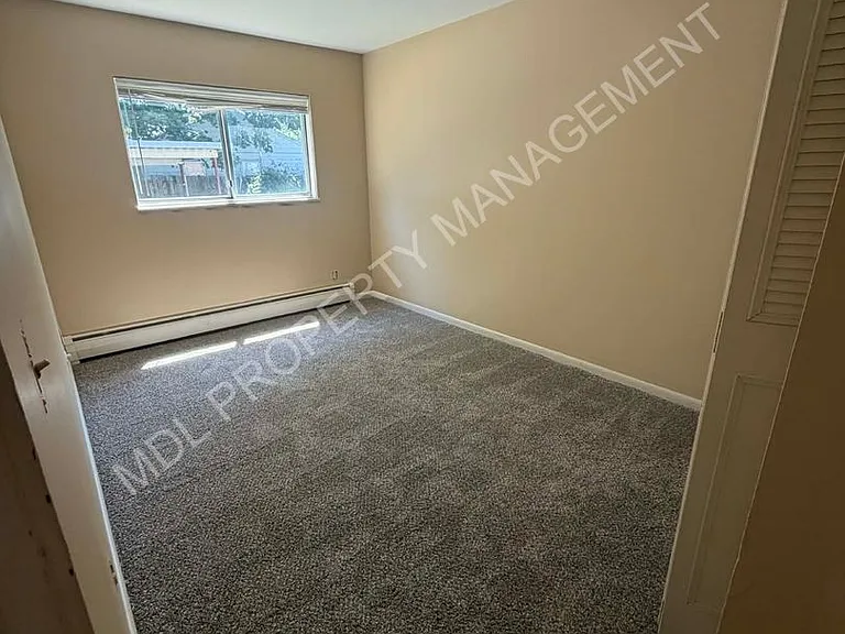 2225 Weiss — Photo 9