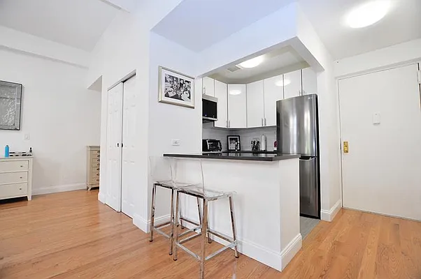 Rented by Buchbinder & Warren | media 18