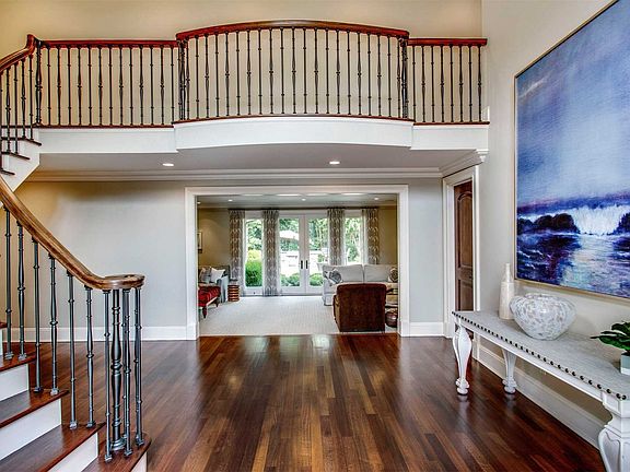 2nd image of 2 Dogwood Ln
