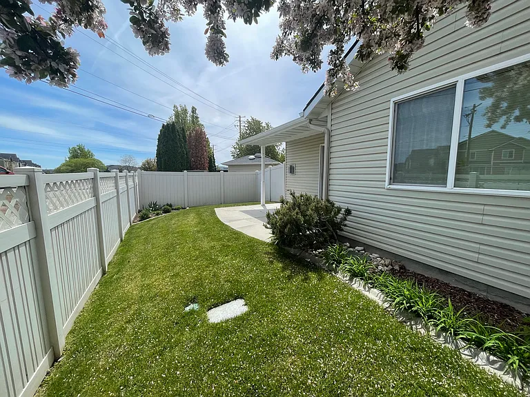 1572 E Locust View Ln — Photo 18