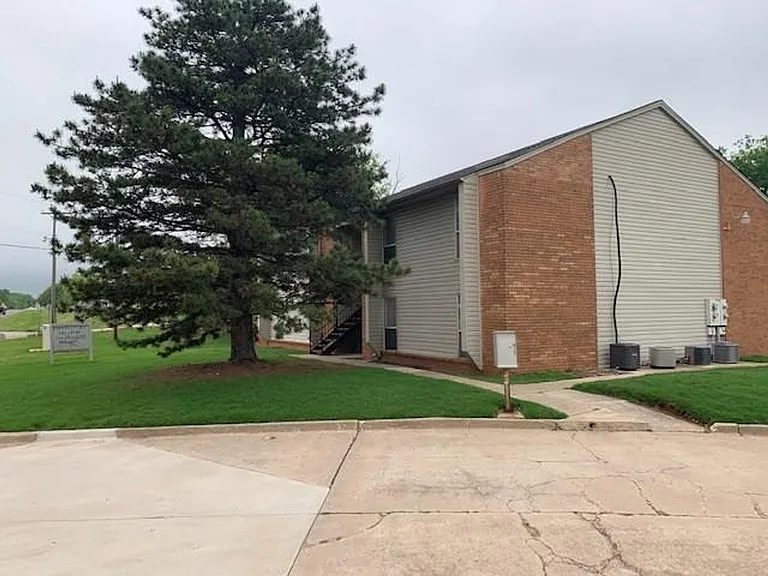 901 S Highway 77 — Photo 1