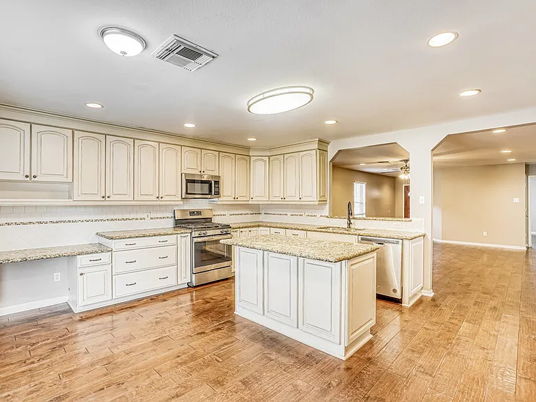 3502 Wheatmeadow Ln — Photo 8