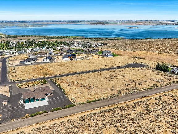 4th image of 6921 8.9 Road SE