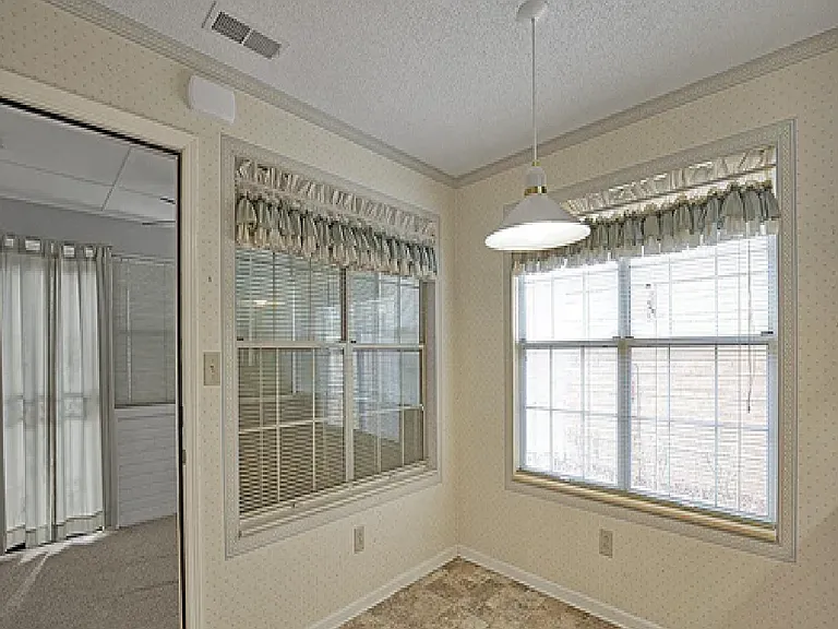 1709 Lake Park Cir — Photo 5