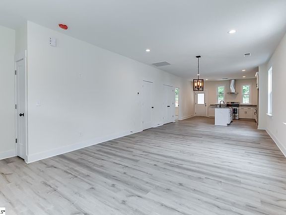 2nd image of 11 Pacific Ave