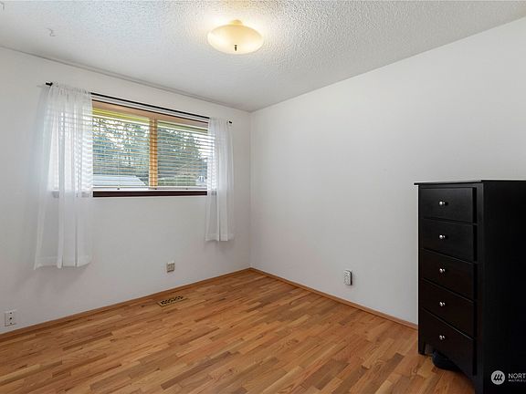 5th image of 909 142nd Street S