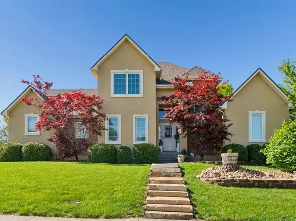 1011 Foxtail Dr, Grain Valley, MO 64029