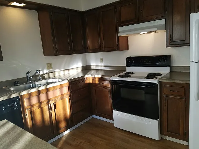 1078 Franklin Ave — Photo 82