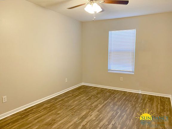 5th image of 3250 Redwood Ln #0