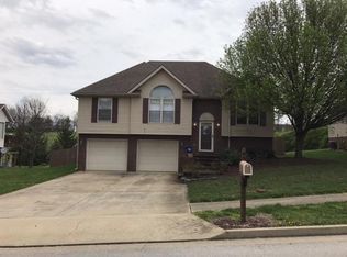 906 N Meadowhill Rd, Paris, KY 40361