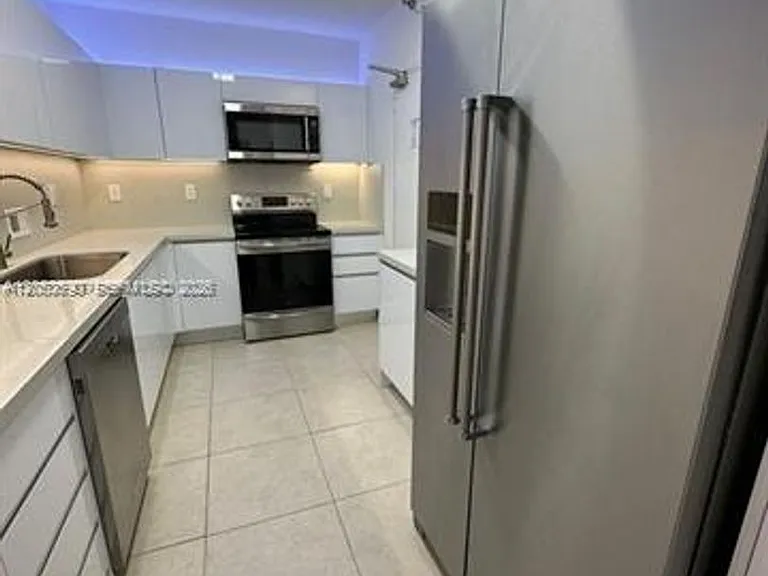 10185 Collins Avenue Cu #1103 — Photo 18