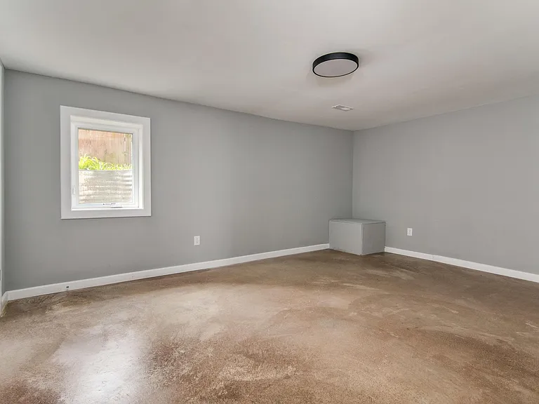4139 Lloyd St — Photo 23