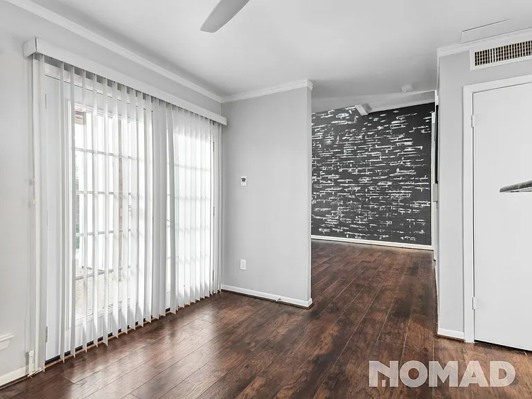 2908 Country Place Cir — Photo 16