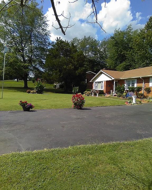 1st image of 239 Twin Hills Dr