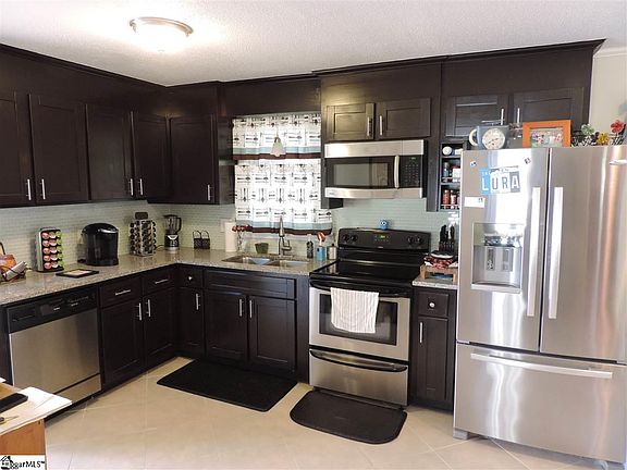 5th image of 106 Montis Dr