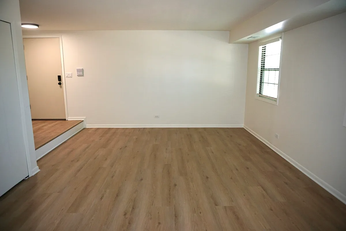 Building Photo - 1486 W Jefferson Ave #C