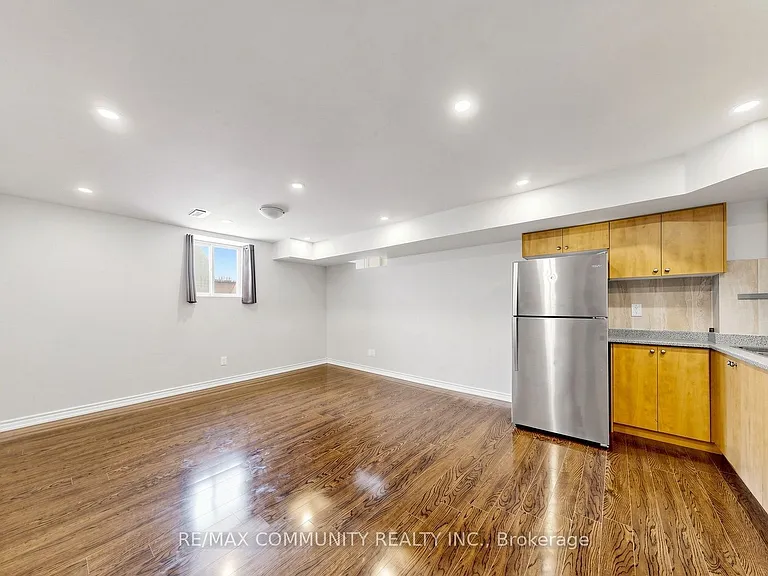 5 Mugford Cres N #BASEMENT — Photo 6
