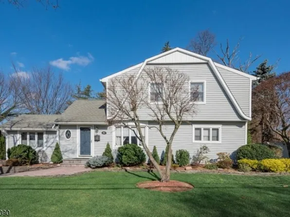 91 Azalea St, Paramus, NJ 07652