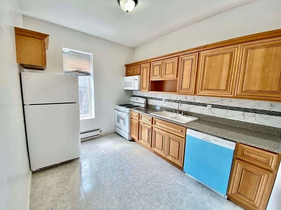 1st image of 1392 Lincoln Pl #1F