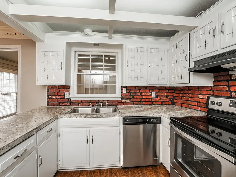 963 Asborough Ct — Photo 8