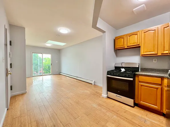 32 Troy Avenue image 1 of 17
