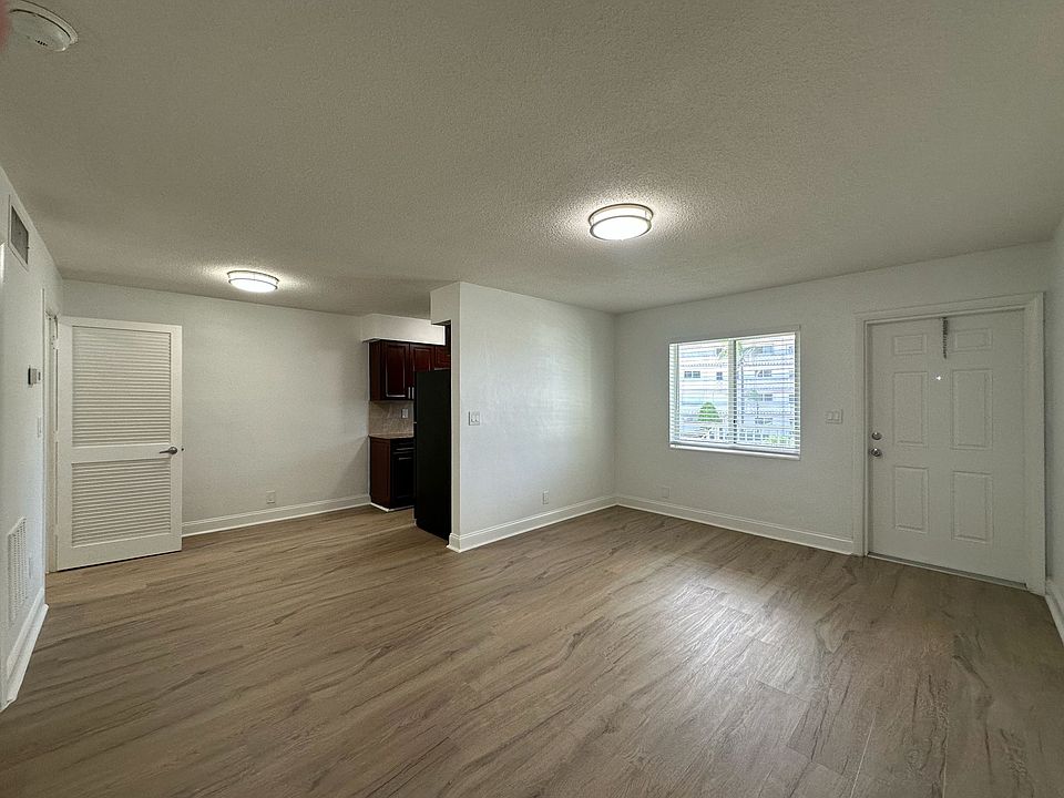 1st image of 110 NE 19th Ave #0