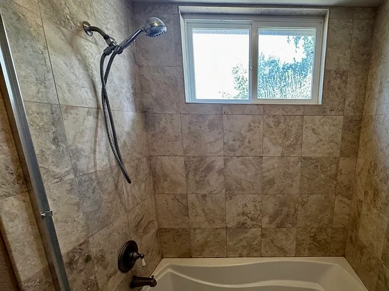 105 Kelly Way — Photo 8