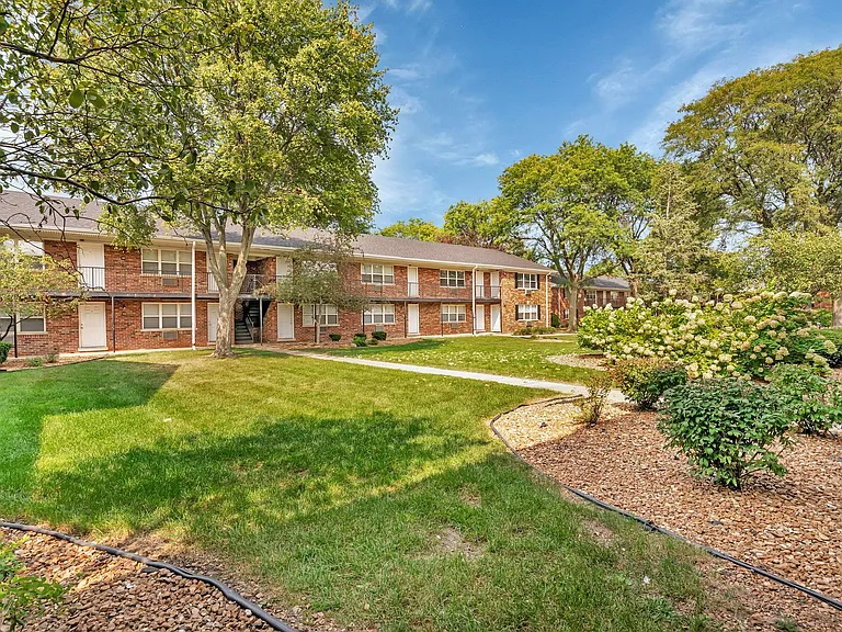 Iron Gate Apartments — Photo 18