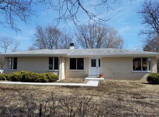 4N315 Avard Rd, West Chicago, IL 60185