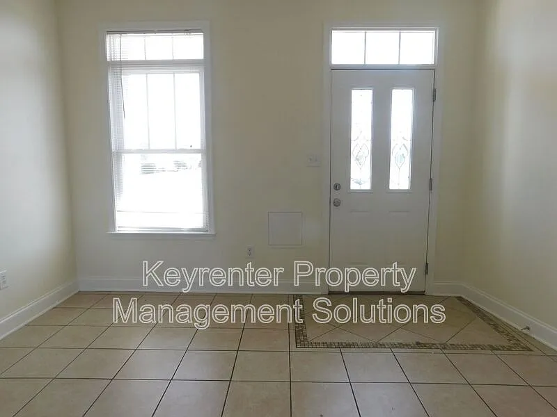 4 bed, 3.5 bath, 2003 sqft, $1,800 — Photo 2