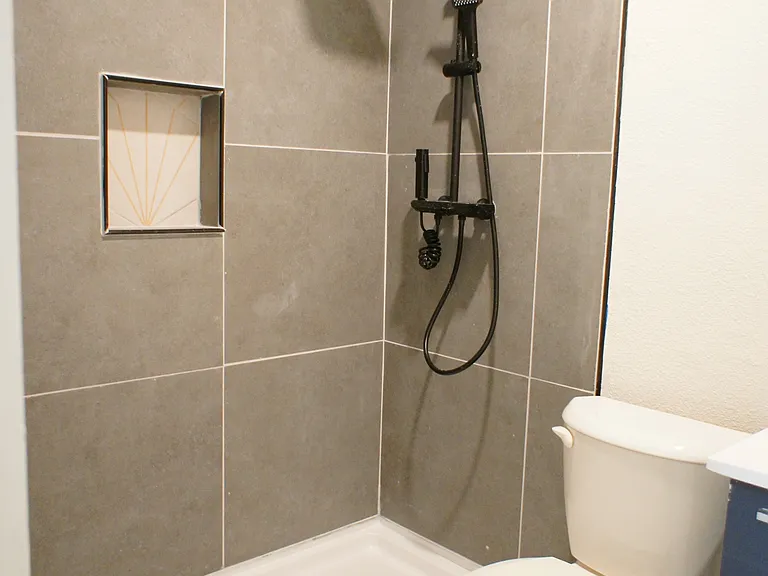 1050 E Fairmount Ave #12 — Photo 7