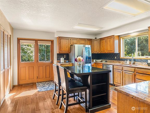 5th image of 402 Greenbriar Court