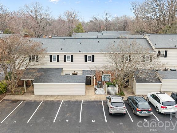 3rd image of 5943 Quail Hollow Rd APT B