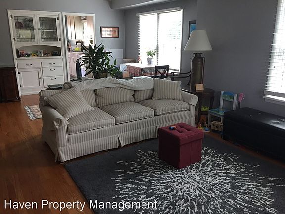 3rd image of 1009 N Washington St