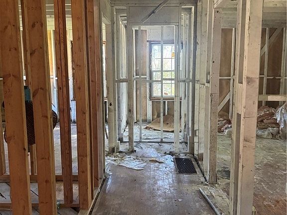 5th image of 310 Brookwood Ave