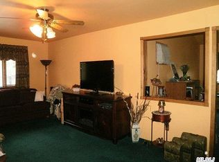 27 Scout Trl, Ridge, NY 11961