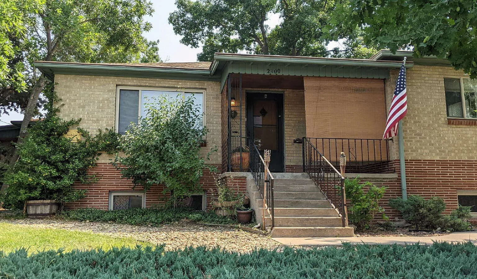 2 bed, 1.0 bath, 868 sqft, $1,595 — Photo 1