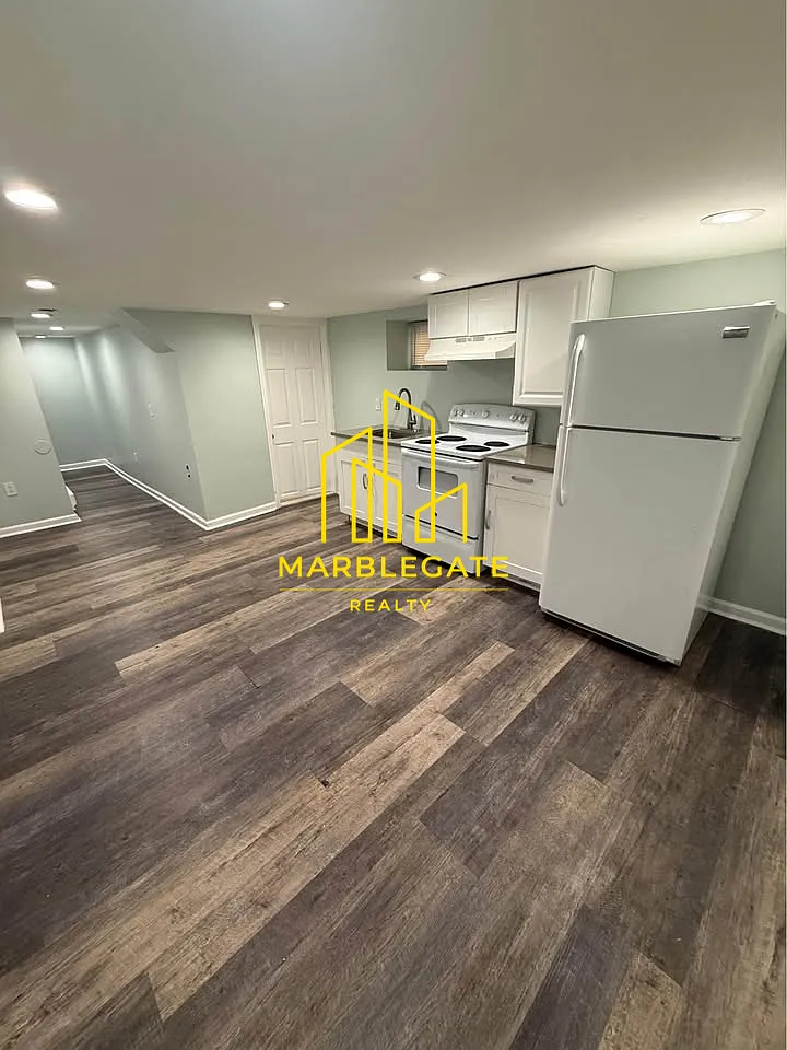 238 Columbia Ave — Photo 2