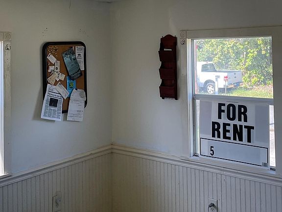 3rd image of 7586 SE Wren Ave