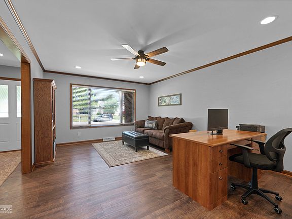 3rd image of 77 Brockway Dr