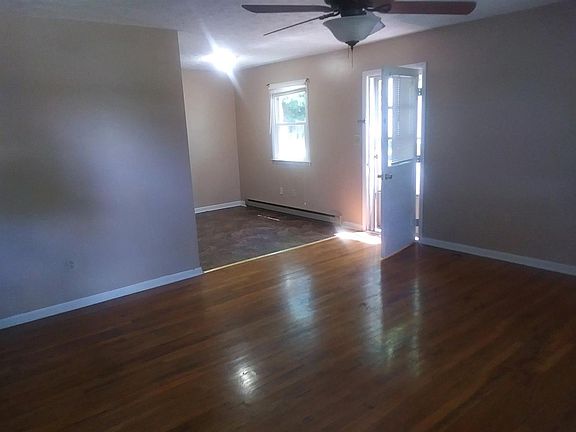 4th image of 712 Cherry Ct
