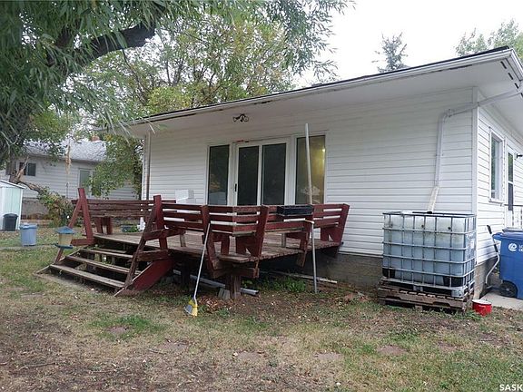 4th image of 230 3rd Ave W