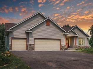 11957 N Meadow Curv, Lindstrom, MN 55045