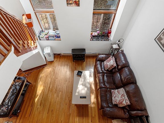 2nd image of 36 Hanson St