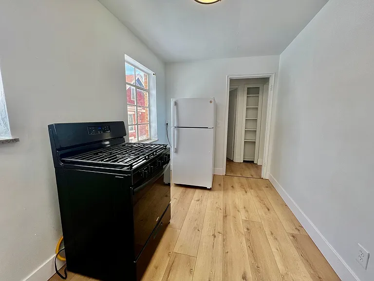 1087 Grand Ave #2 — Photo 5