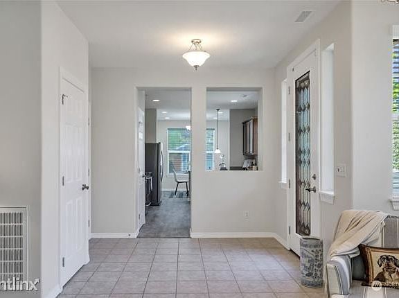 3rd image of 4864R Bend Dr NE