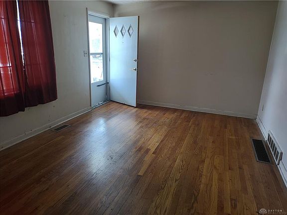 3rd image of 81 Bennington Dr