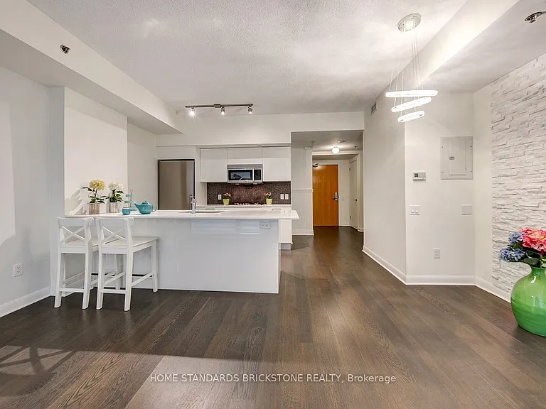 375 King St W #506 — Photo 14